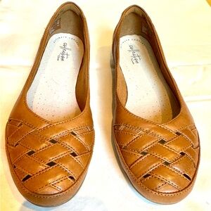 Clarke’s tan leather flats - size 8/38